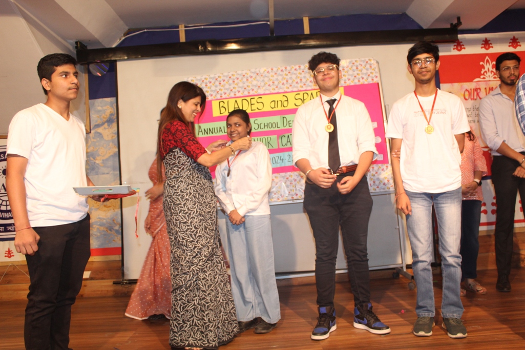 BLADES AND SPADES Maharaja Agarsain Public School Ashok Vihar